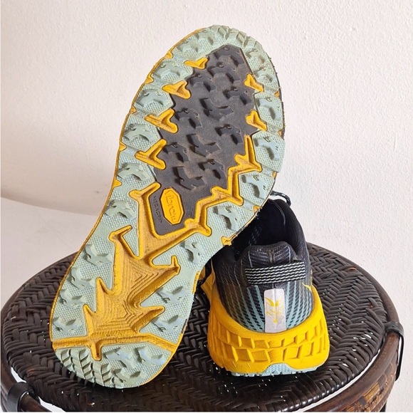 EUC Hoka One One Speedgoat 4 Women Sz 9 Trail Running Hiking Shoes - Picture 9 of 10